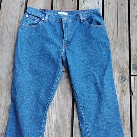 Levi's Relaxed Boot Cut 550 Jeans - Picture 2 of 10